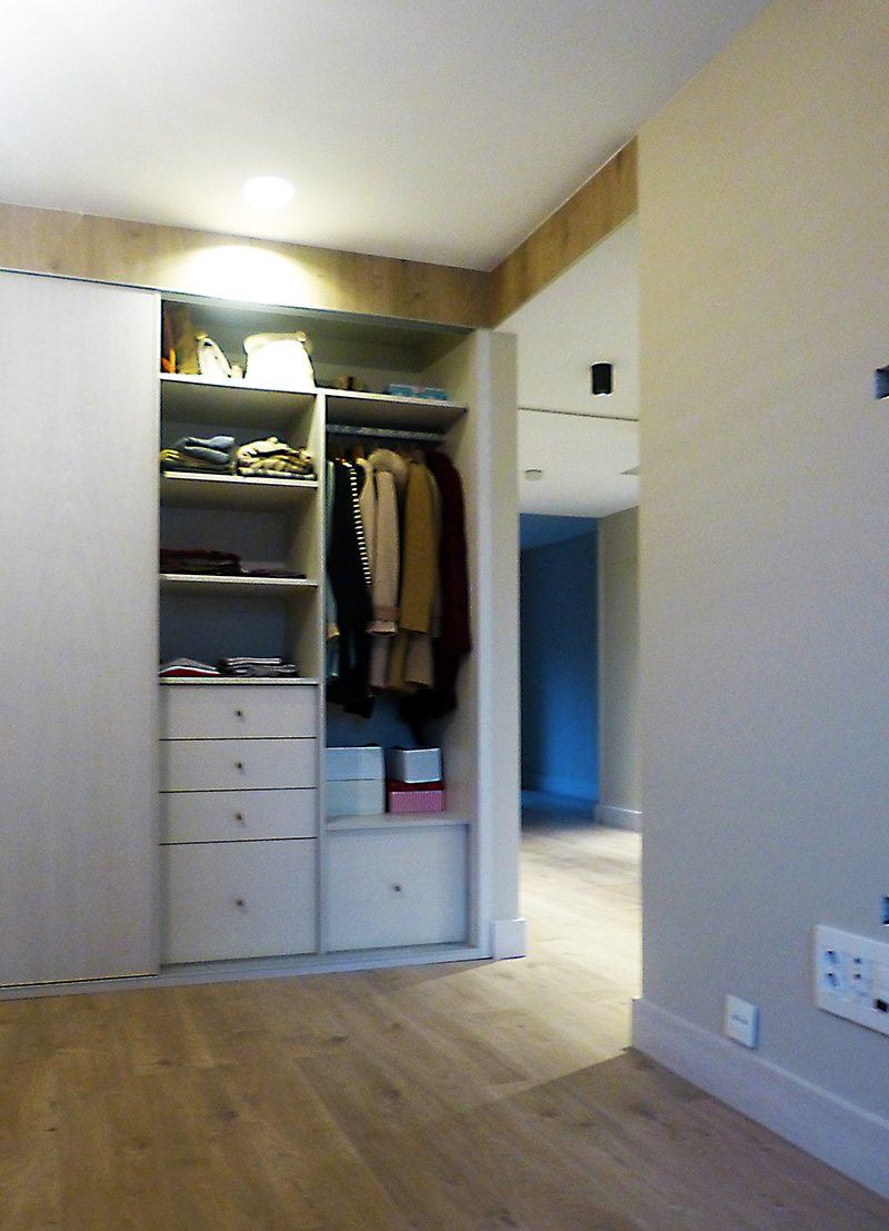 Se muestra el vestidor