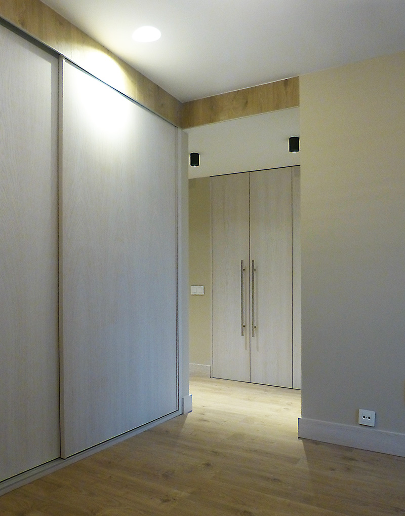 Se muestra la entrada al dormitorio principal